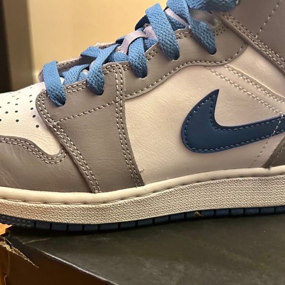 Air Jordan Basketball Shoes - Picture 4 of 6